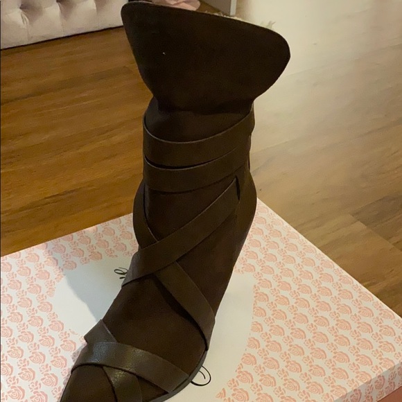 Boot - Picture 4 of 4